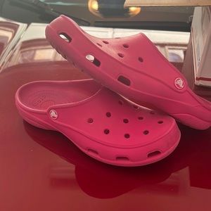 CROCS Size 9 Pink Rubber Slides